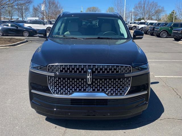 New 2026 Lincoln Navigator Reserve AWD/4WD image 2