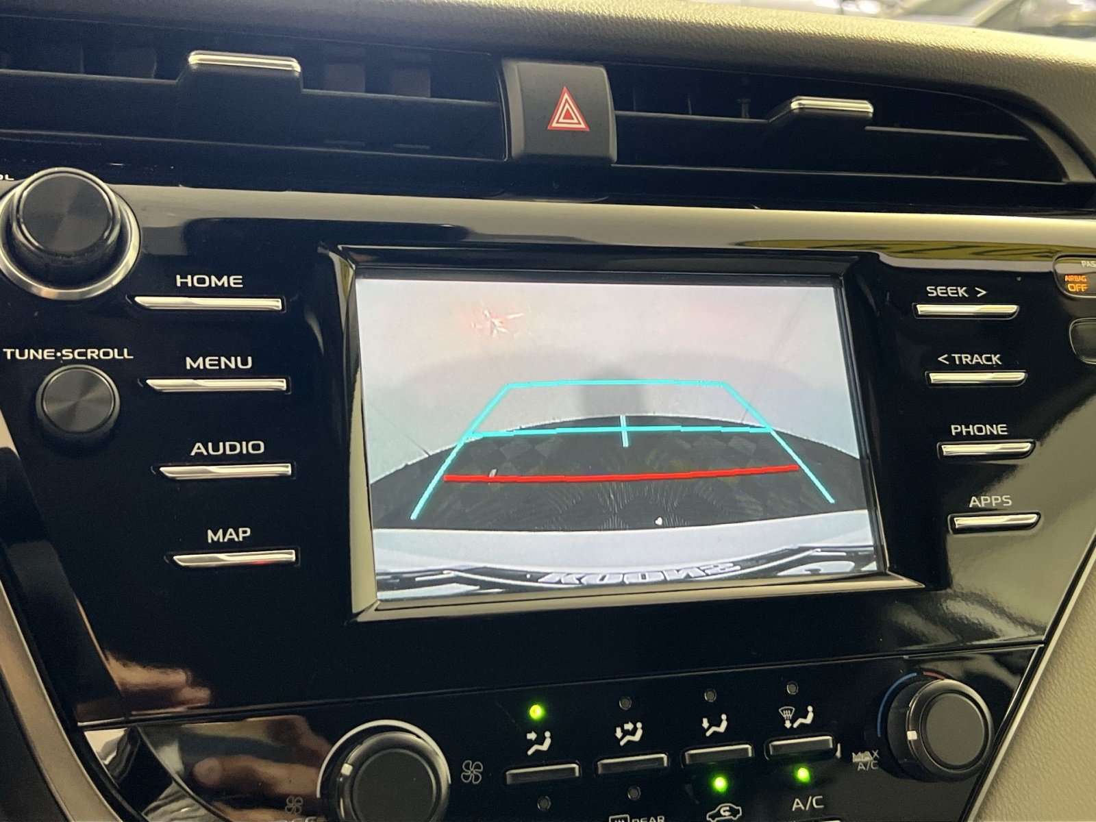 Used 2019 Toyota Camry LE FWD image 16