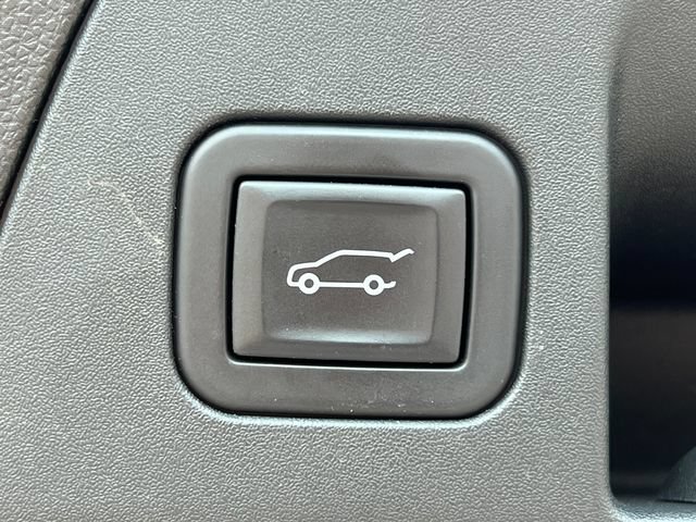 Used 2022 Buick Envision Avenir w/ Technology Package II AWD/4WD image 12