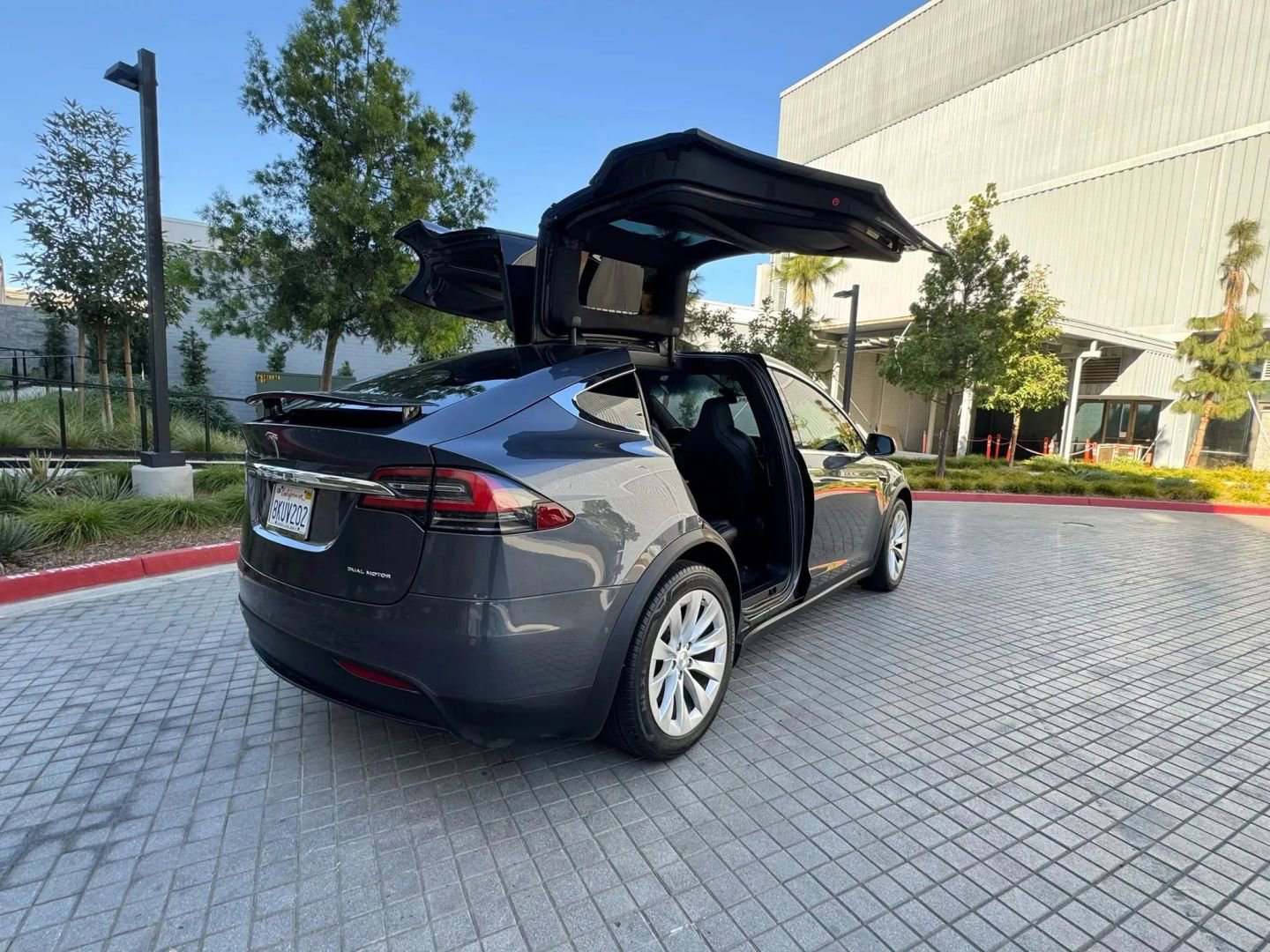Used 2019 Tesla Model X 100D image 4