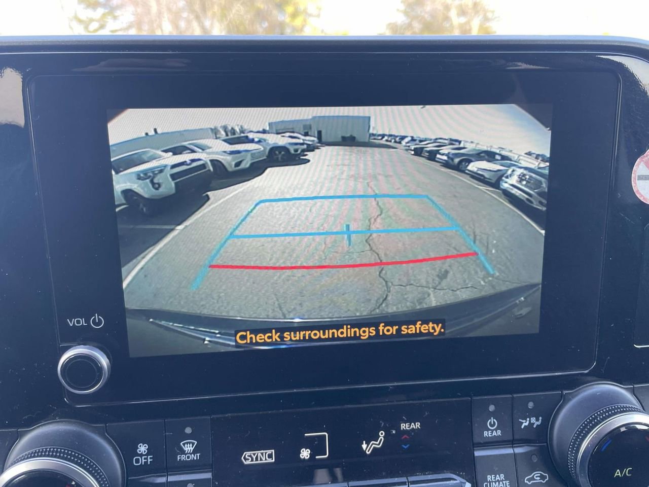 Used 2023 Toyota Highlander LE image 40