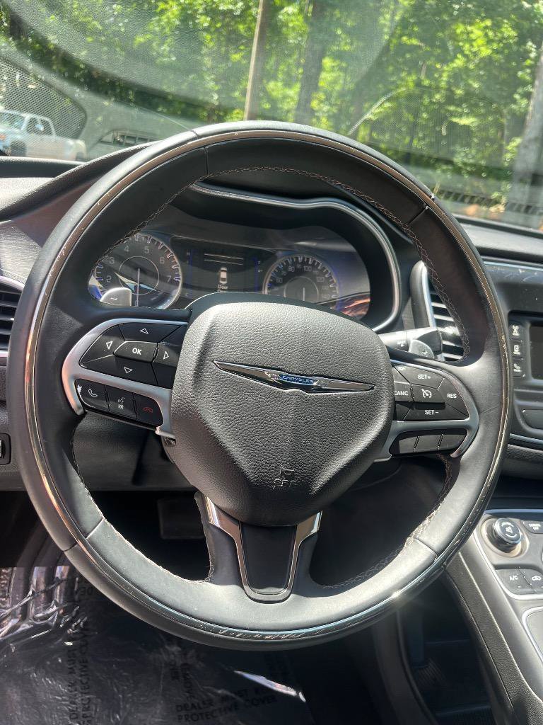 Used 2015 Chrysler 200 Limited FWD image 17