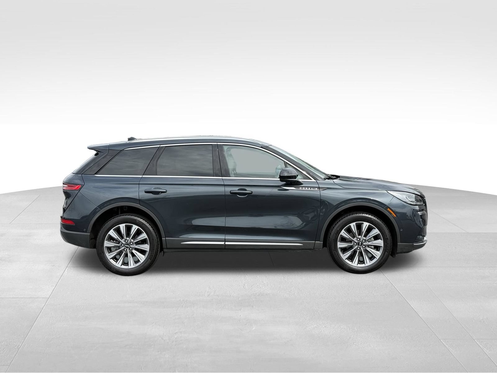 Used 2022 Lincoln Corsair Reserve w/ Equipment Group 201A AWD/4WD image 2