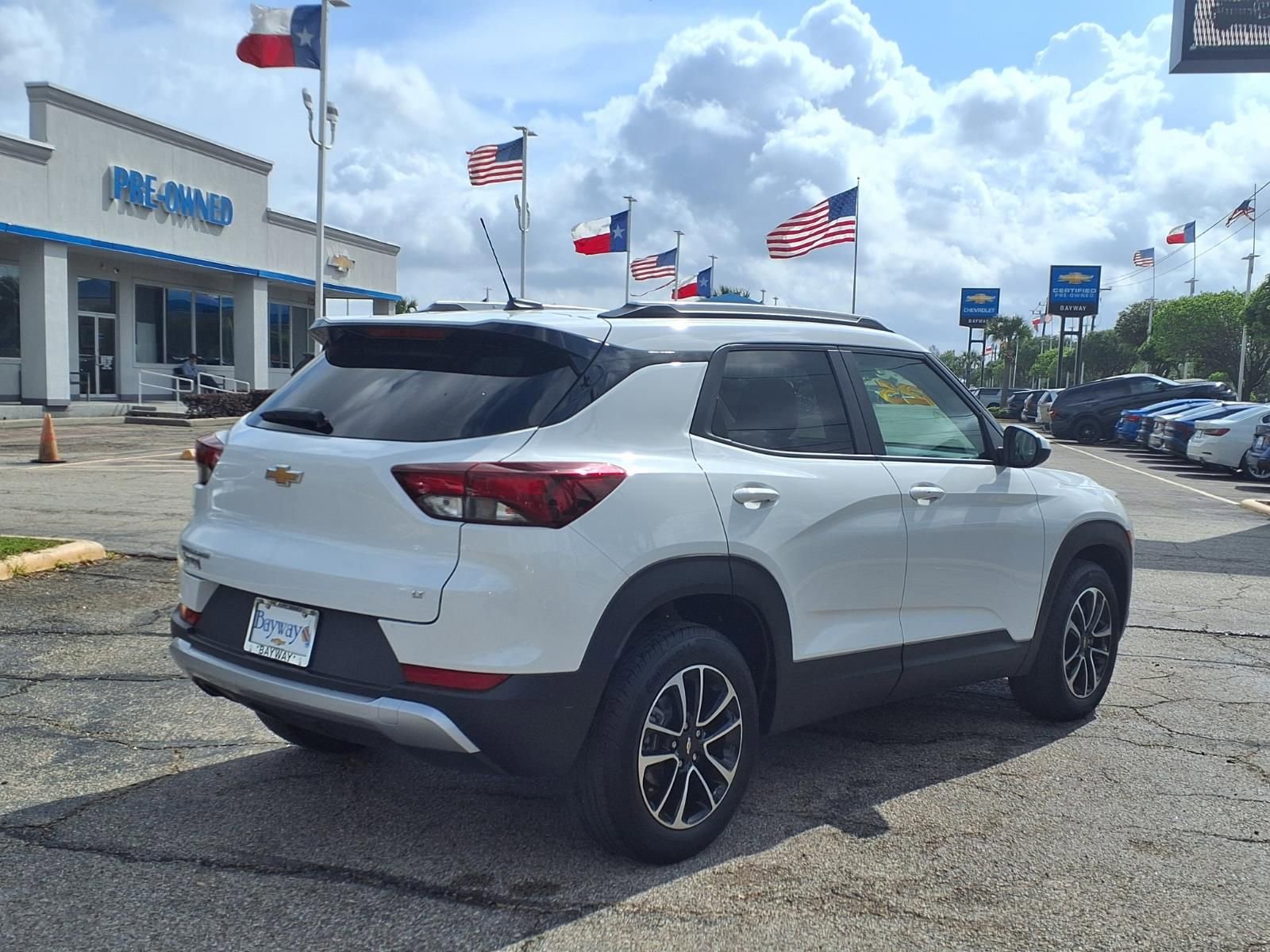 Used 2025 Chevrolet TrailBlazer LT image 2