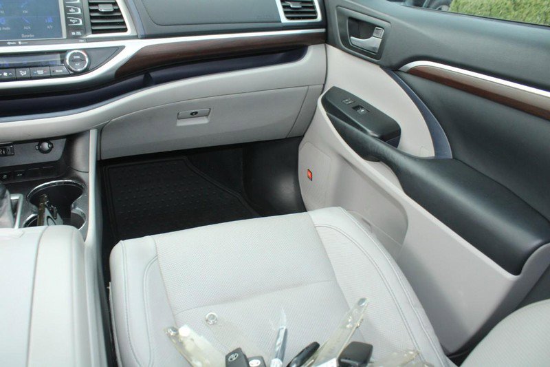 Used 2015 Toyota Highlander Limited image 14