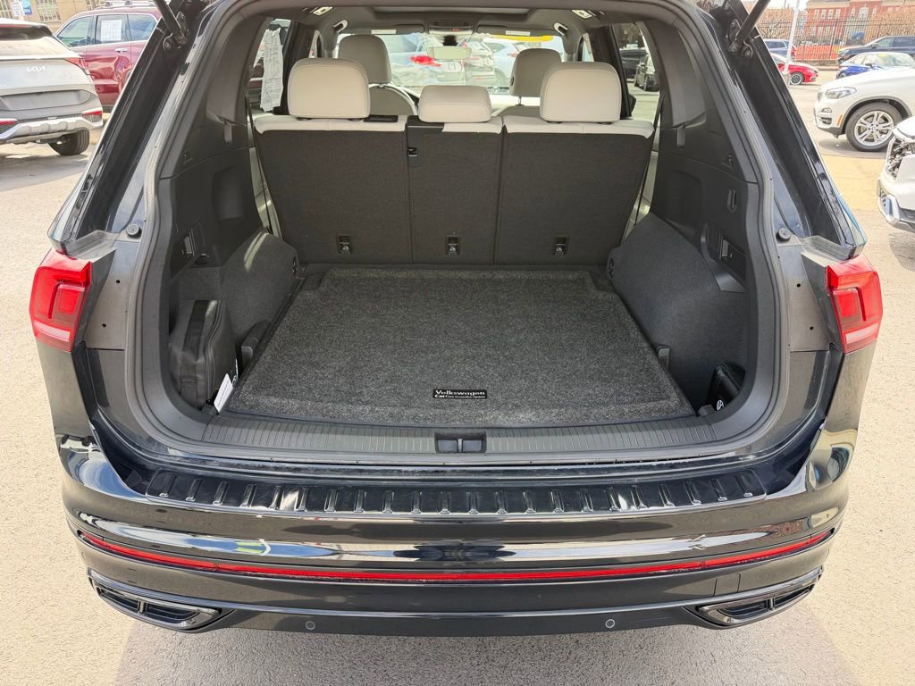 Used 2023 Volkswagen Tiguan SE R-Line image 24