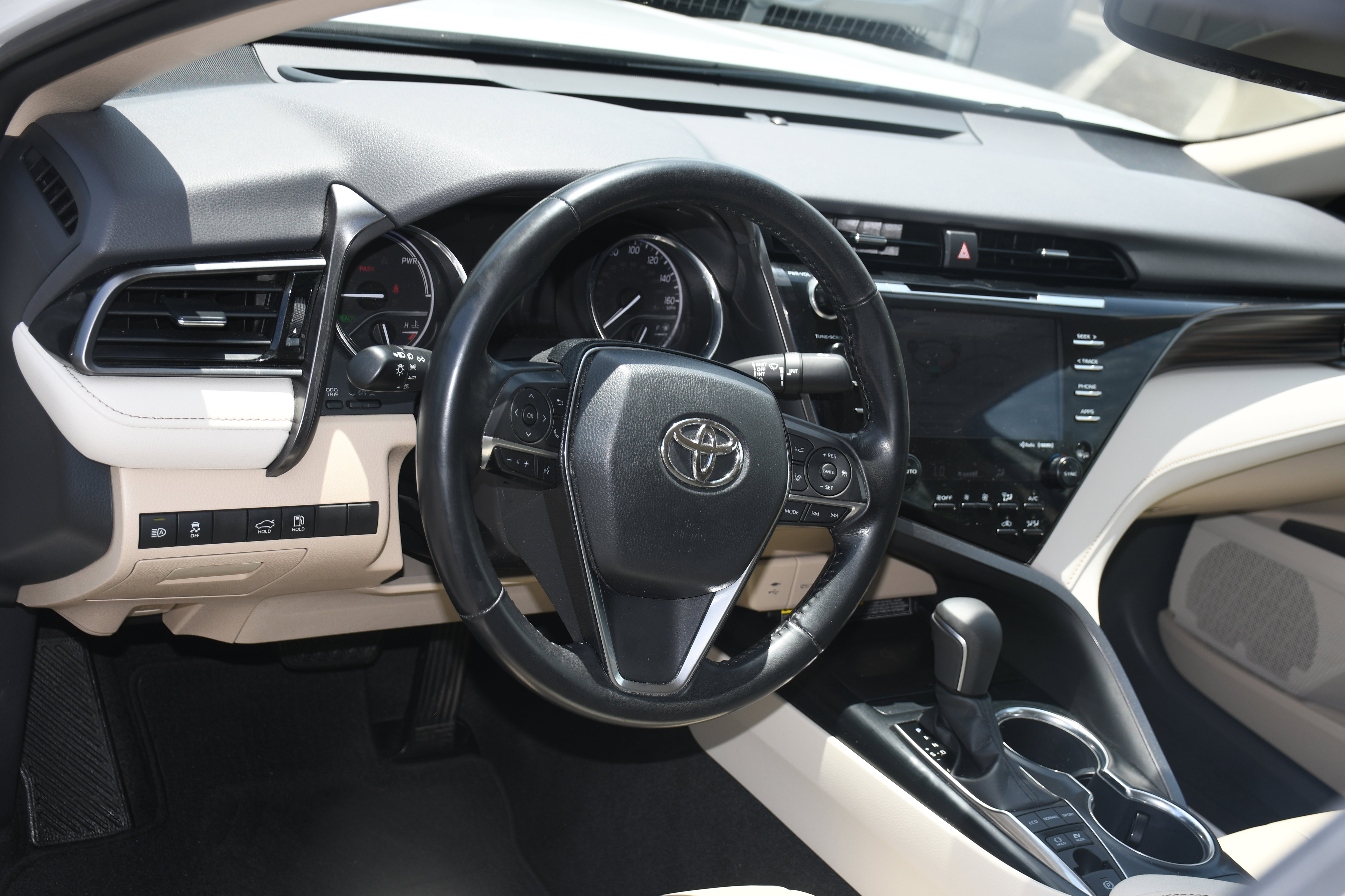 Used 2019 Toyota Camry XLE FWD image 8