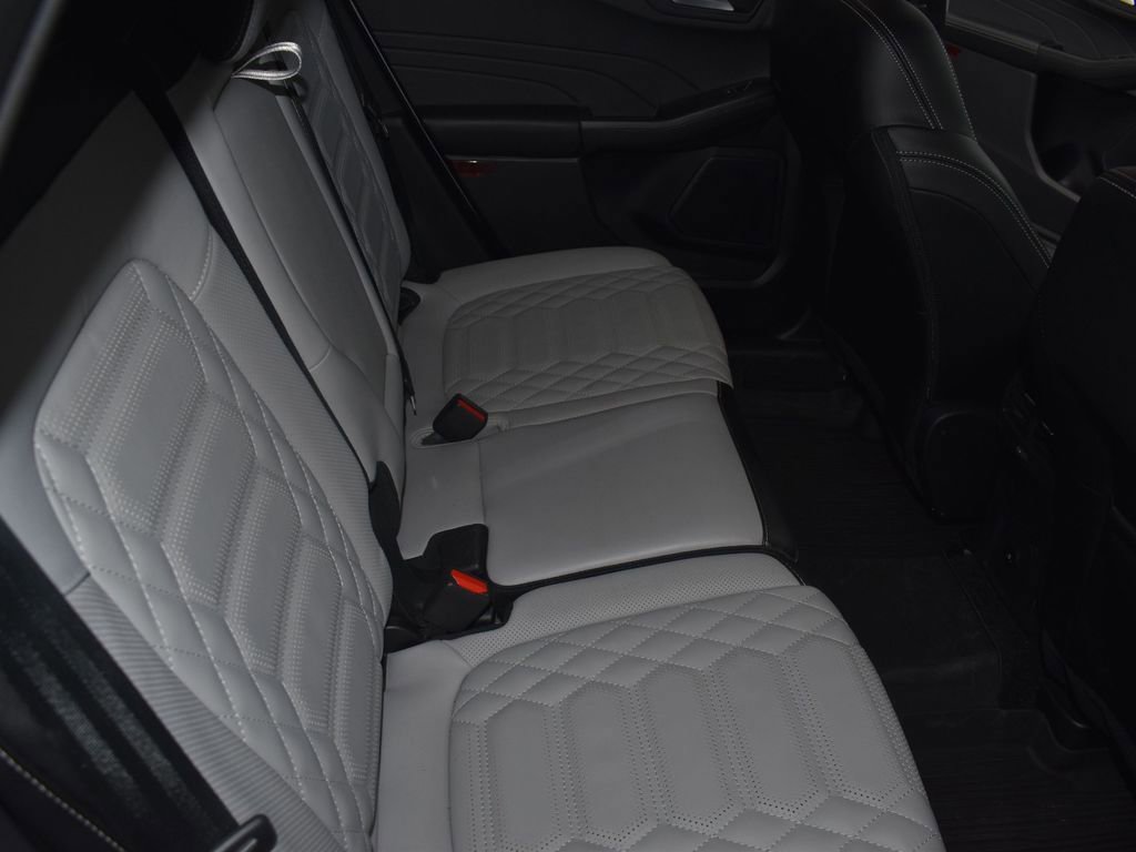 Used 2024 Ford Escape Platinum w/ Premium Technology Package AWD/4WD image 36