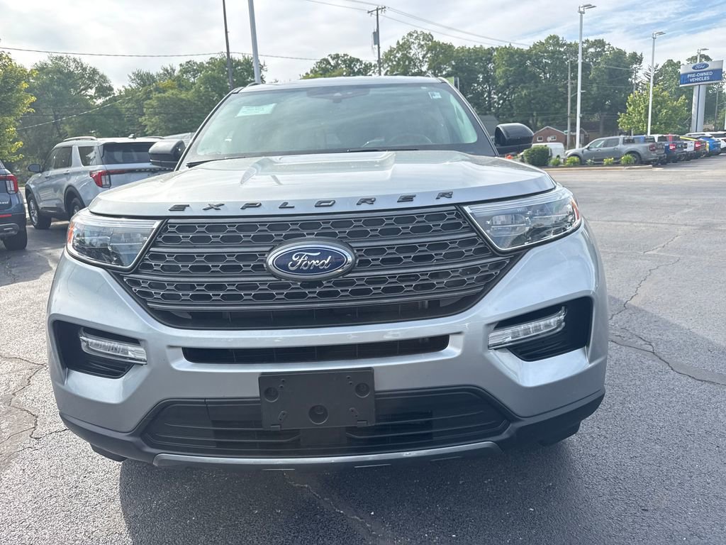 Used 2023 Ford Explorer XLT w/ Equipment Group 202A AWD/4WD image 3