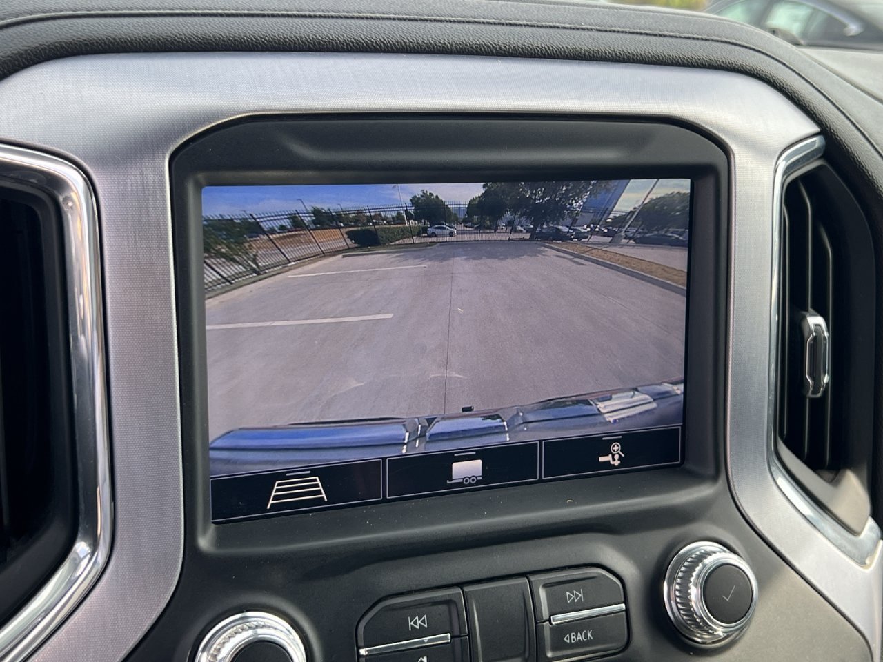 Used 2020 GMC Sierra 1500 SLT RWD image 19
