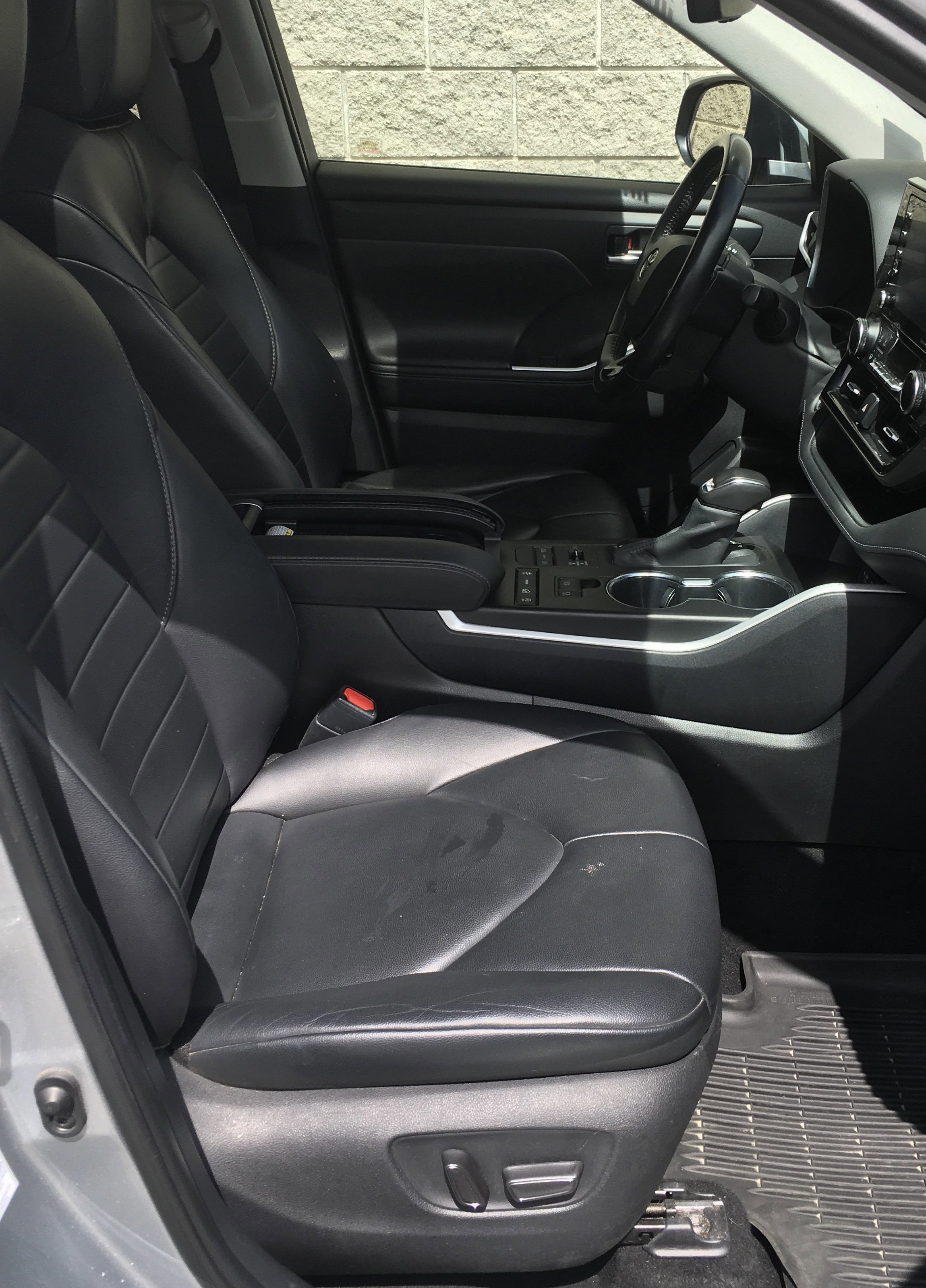 Used 2020 Toyota Highlander XLE AWD/4WD image 8