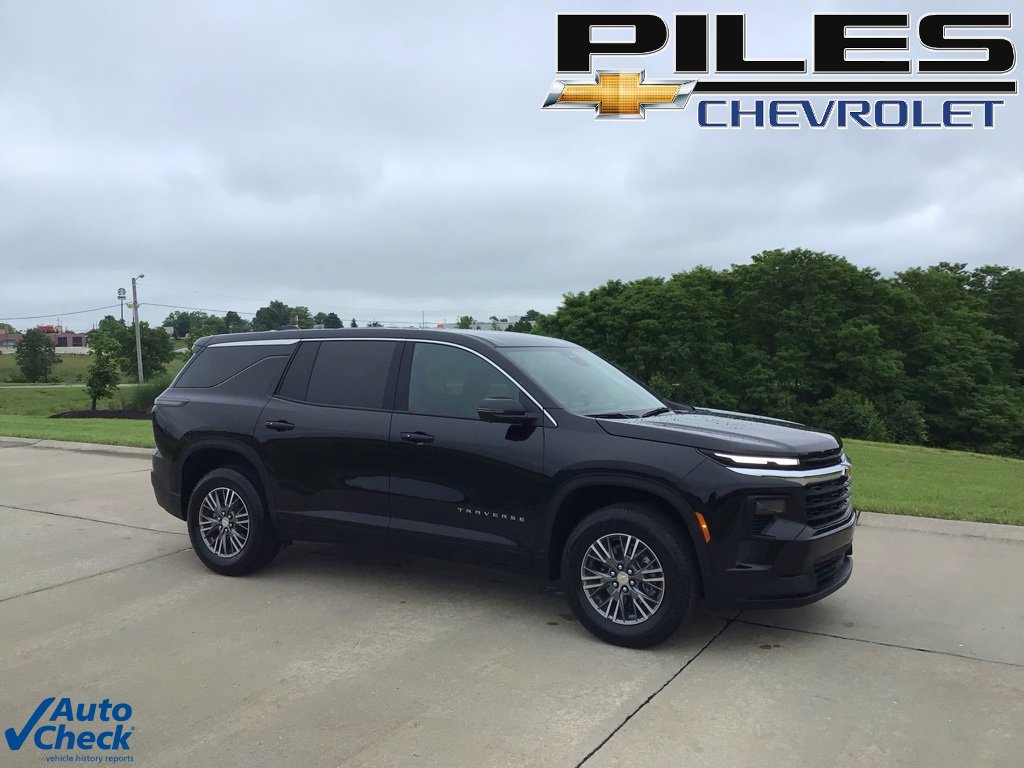 Used 2024 Chevrolet Traverse LS
