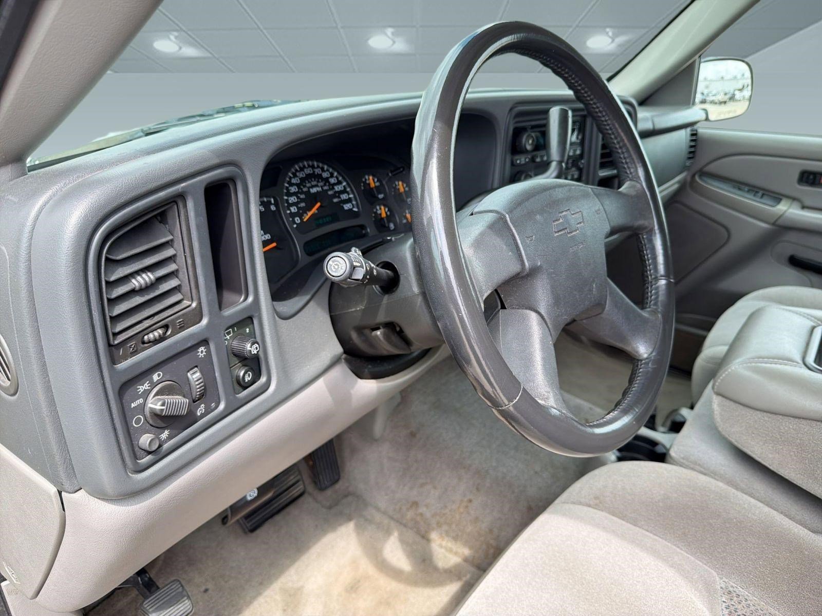 Used 2004 Chevrolet Suburban LS RWD image 4