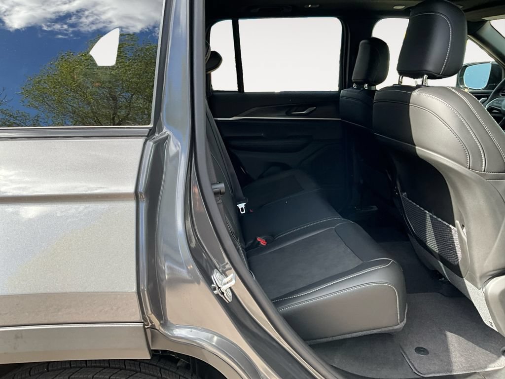 New 2026 Jeep Grand Cherokee Altitude AWD/4WD image 12
