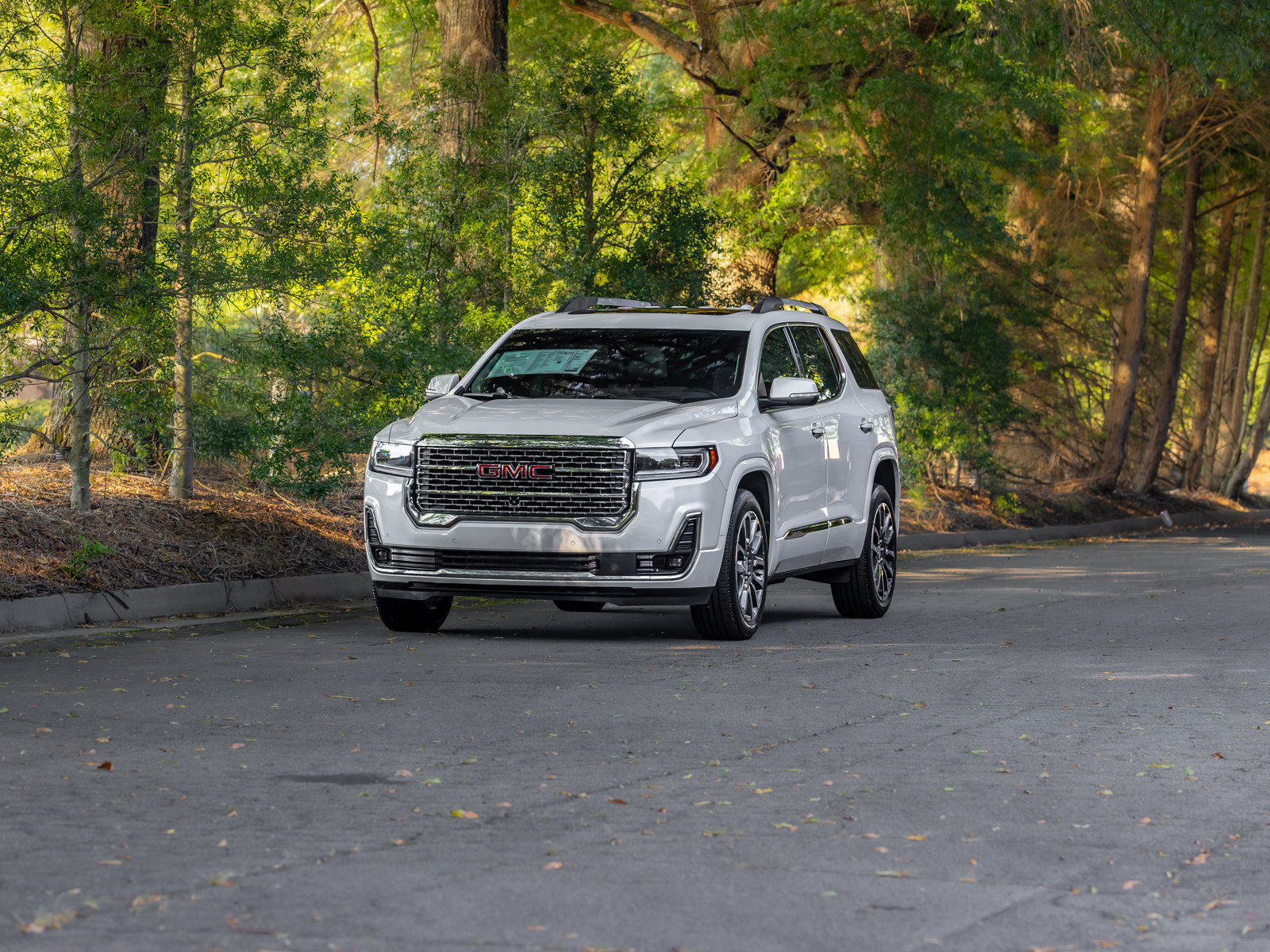 Used 2021 GMC Acadia Denali w/ Denali Technology Package FWD image 42