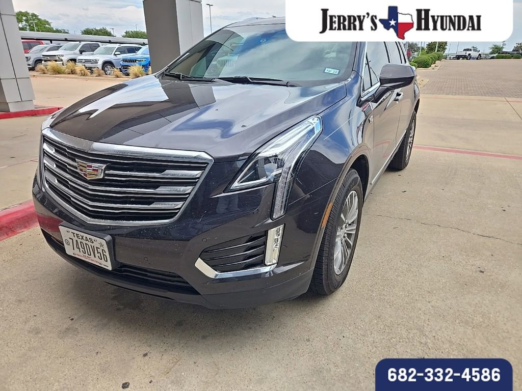 Used 2017 Cadillac XT5 Luxury w/ Driver Awareness Package FWD image 2