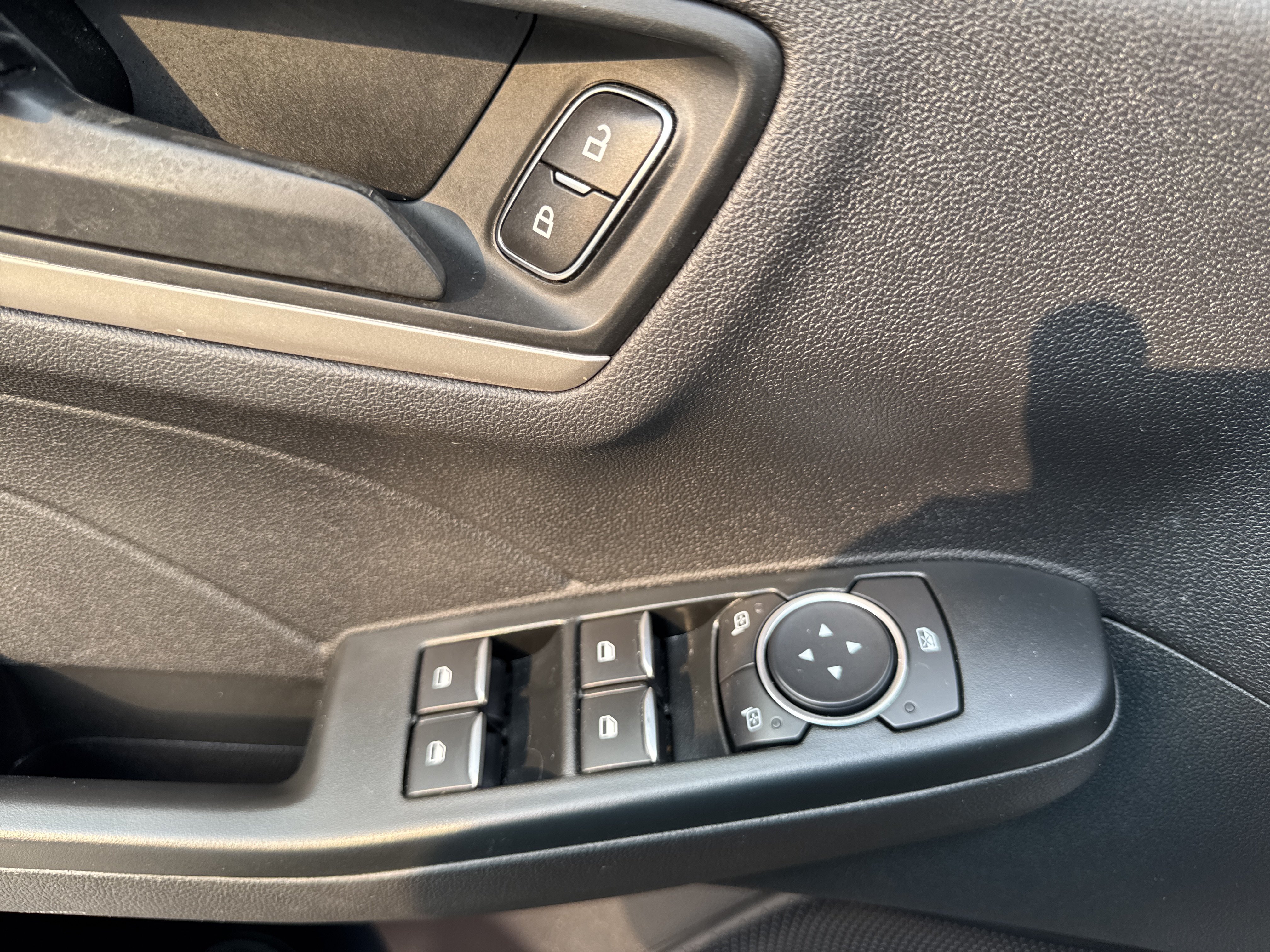 Used 2022 Ford Escape SE w/ Cold Weather Package AWD/4WD image 9