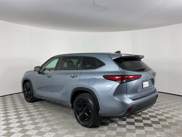 Used 2023 Toyota Highlander LE FWD image 7