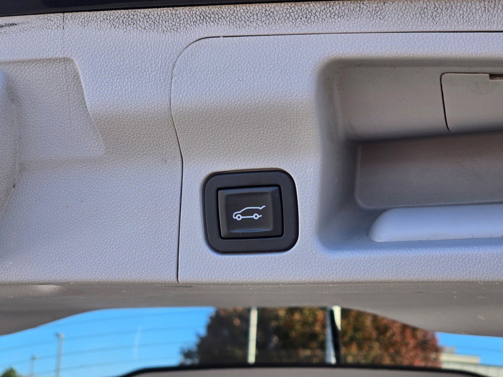 Used 2017 GMC Acadia SLE image 14