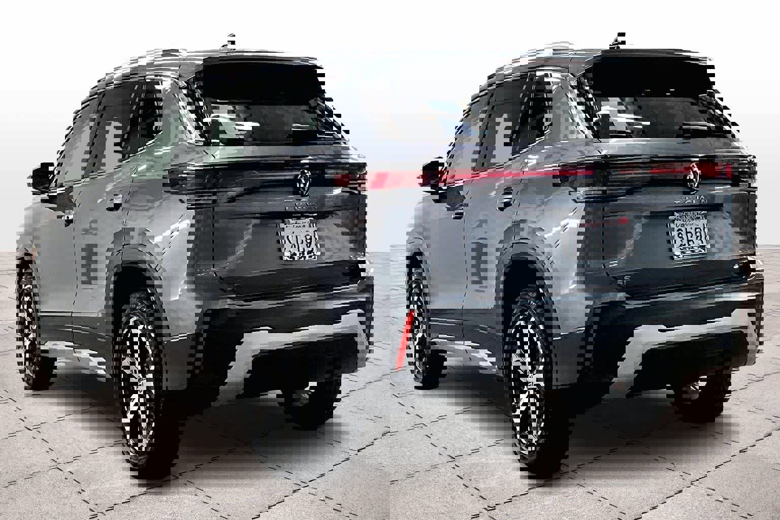 Used 2025 Volkswagen Tiguan SE image 15