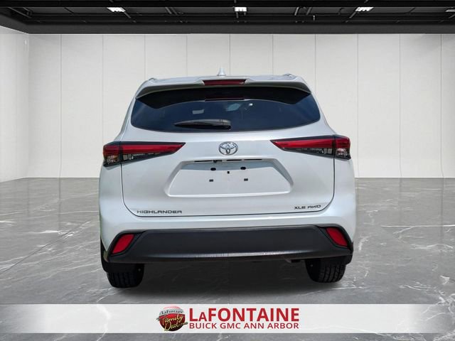 Used 2022 Toyota Highlander XLE AWD/4WD image 4