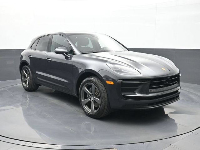 Certified 2025 Porsche Macan AWD/4WD image 24