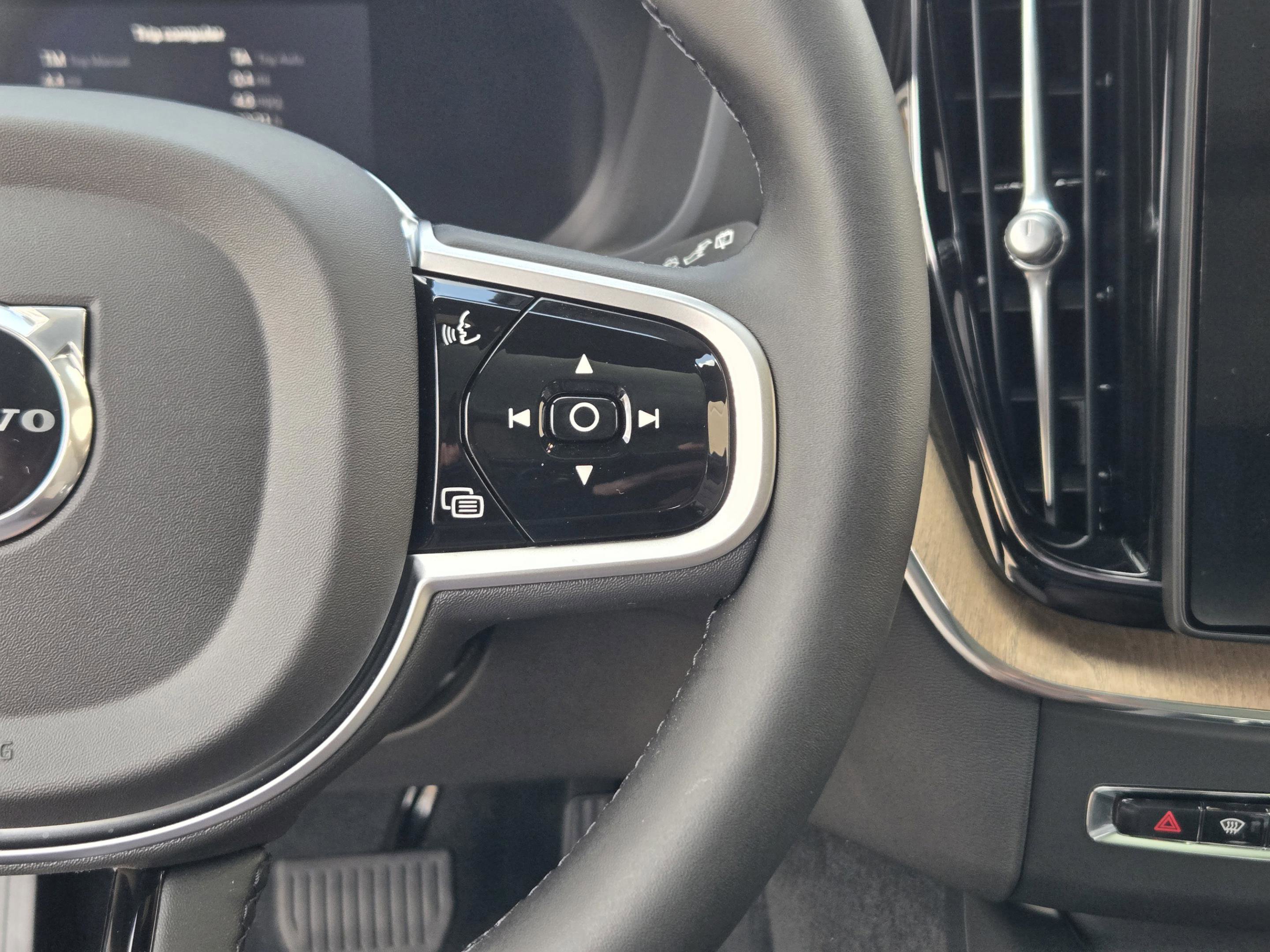 New 2026 Volvo XC60 B5 Plus w/ Protection Package Premier image 22