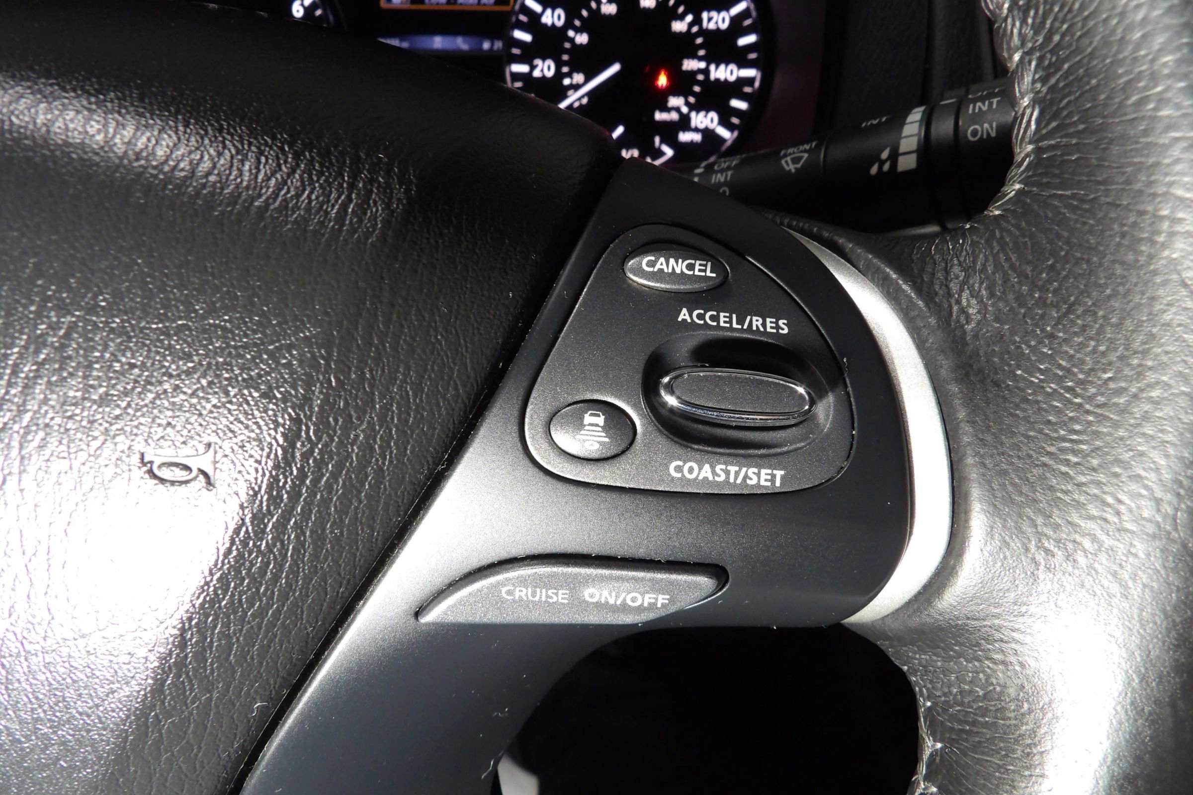 Used 2019 Nissan Pathfinder SV image 18