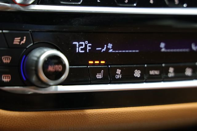 Used 2023 BMW 540i w/ Convenience Package image 21