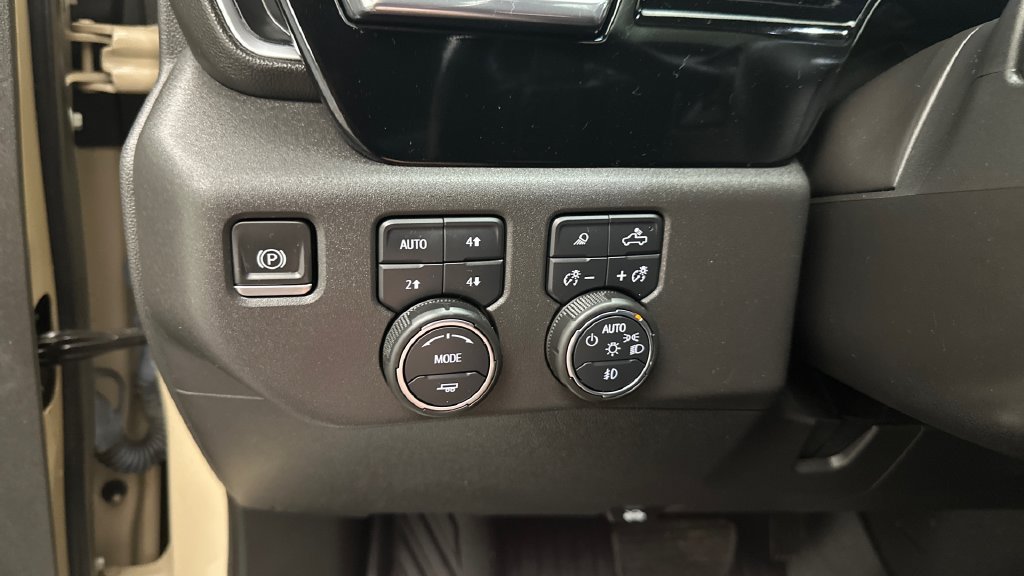 Used 2022 Chevrolet Silverado 1500 LT Trail Boss w/ LT Trail Boss Premium Package AWD/4WD image 30