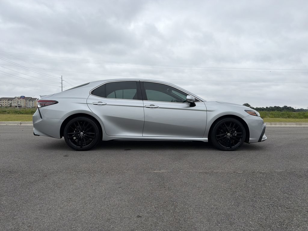 Used 2022 Toyota Camry XSE FWD image 6