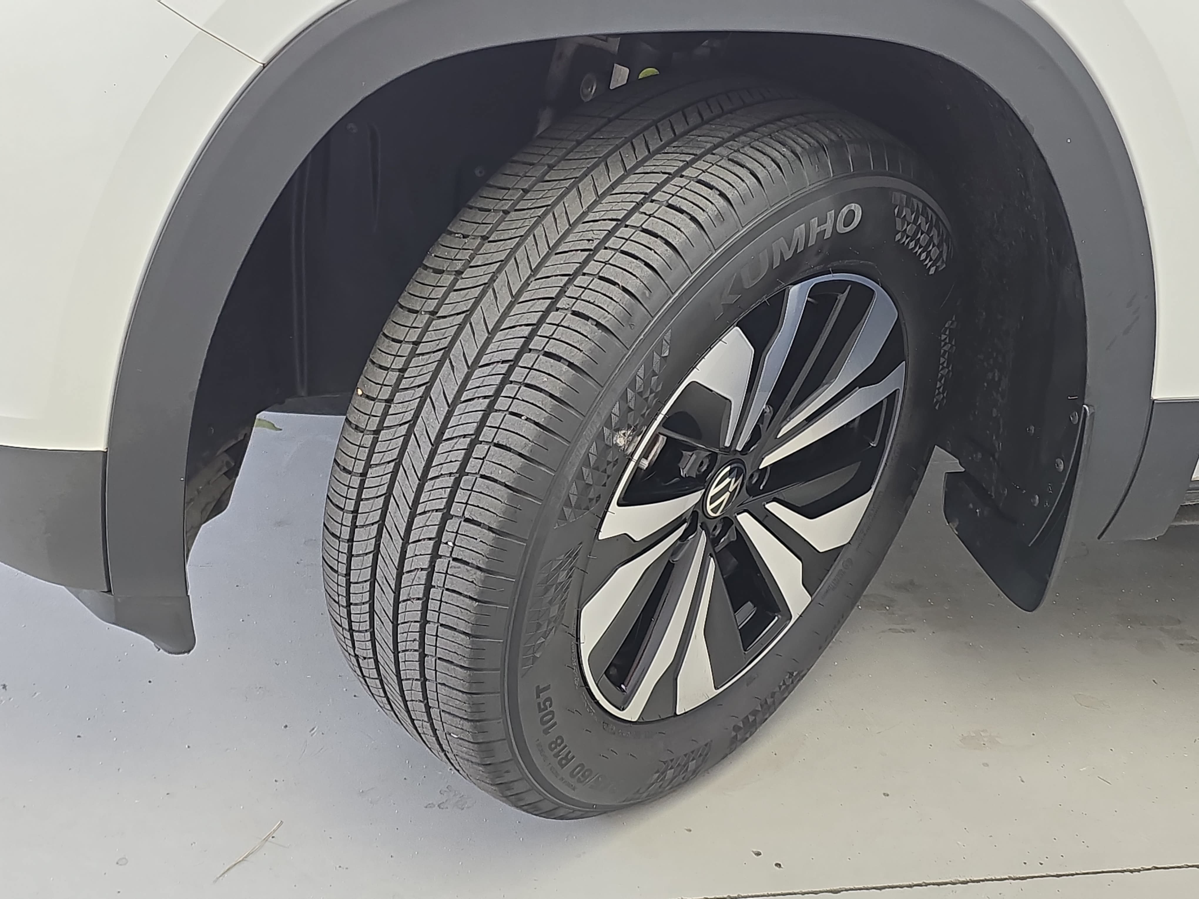 Certified 2024 Volkswagen Atlas Cross Sport SE AWD/4WD image 31