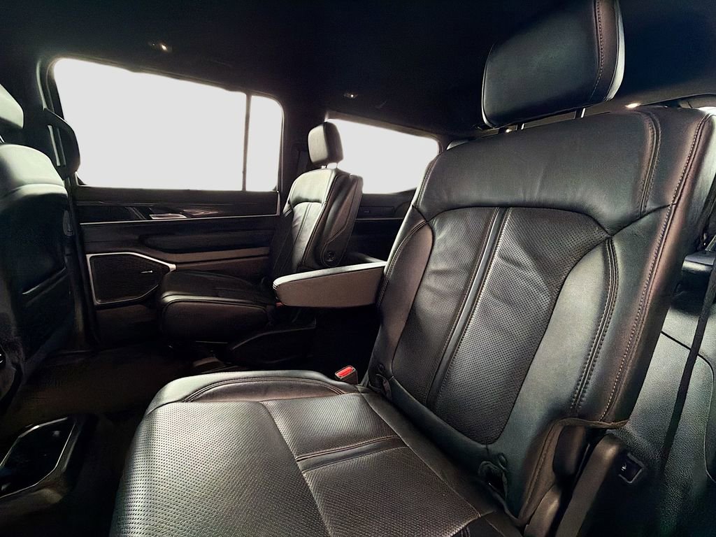 Used 2022 Jeep Wagoneer Series III w/ Convenience Group I image 5