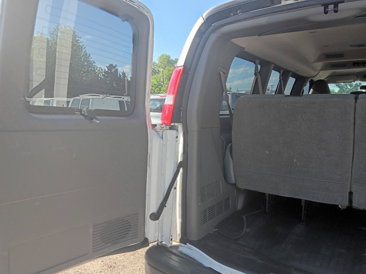 Used 2019 Chevrolet Express 3500 LS RWD image 21