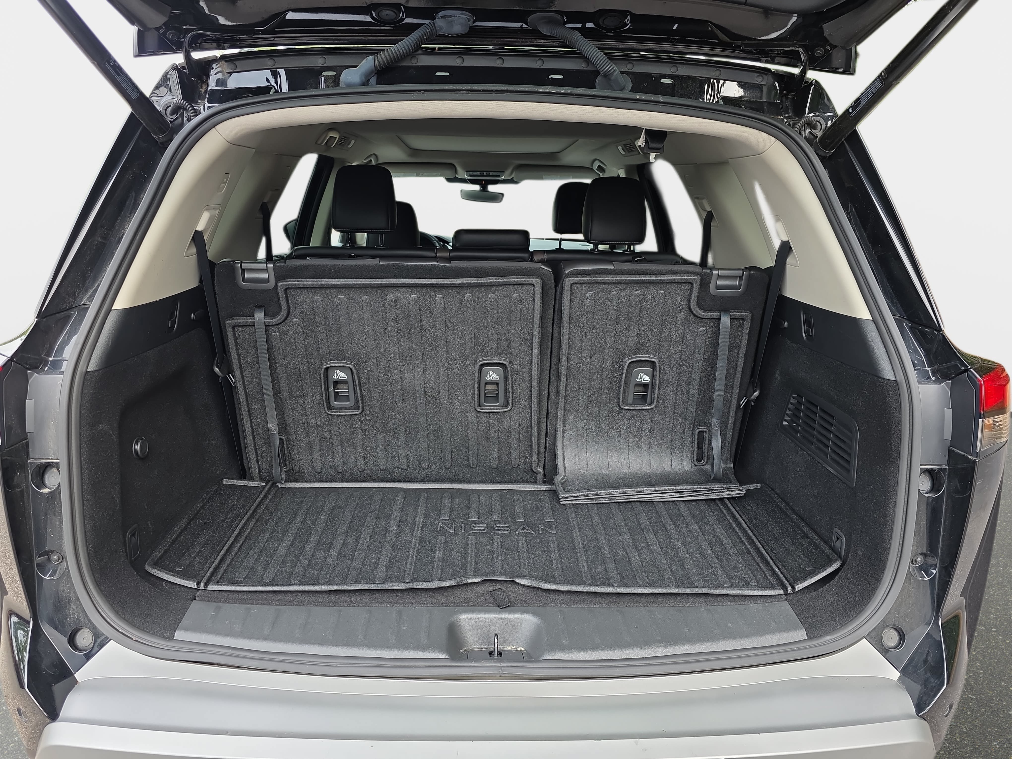 Used 2024 Nissan Pathfinder Platinum w/ Cargo Package AWD/4WD image 10