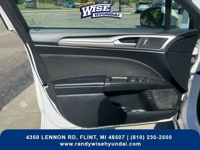 Used 2019 Ford Fusion SE FWD image 17
