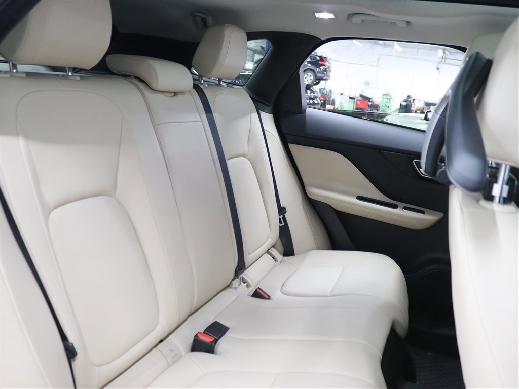 Used 2018 Jaguar F-PACE Premium image 15