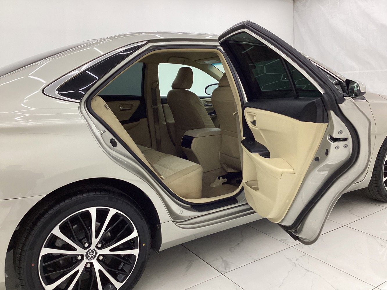 Used 2015 Toyota Camry LE FWD image 23