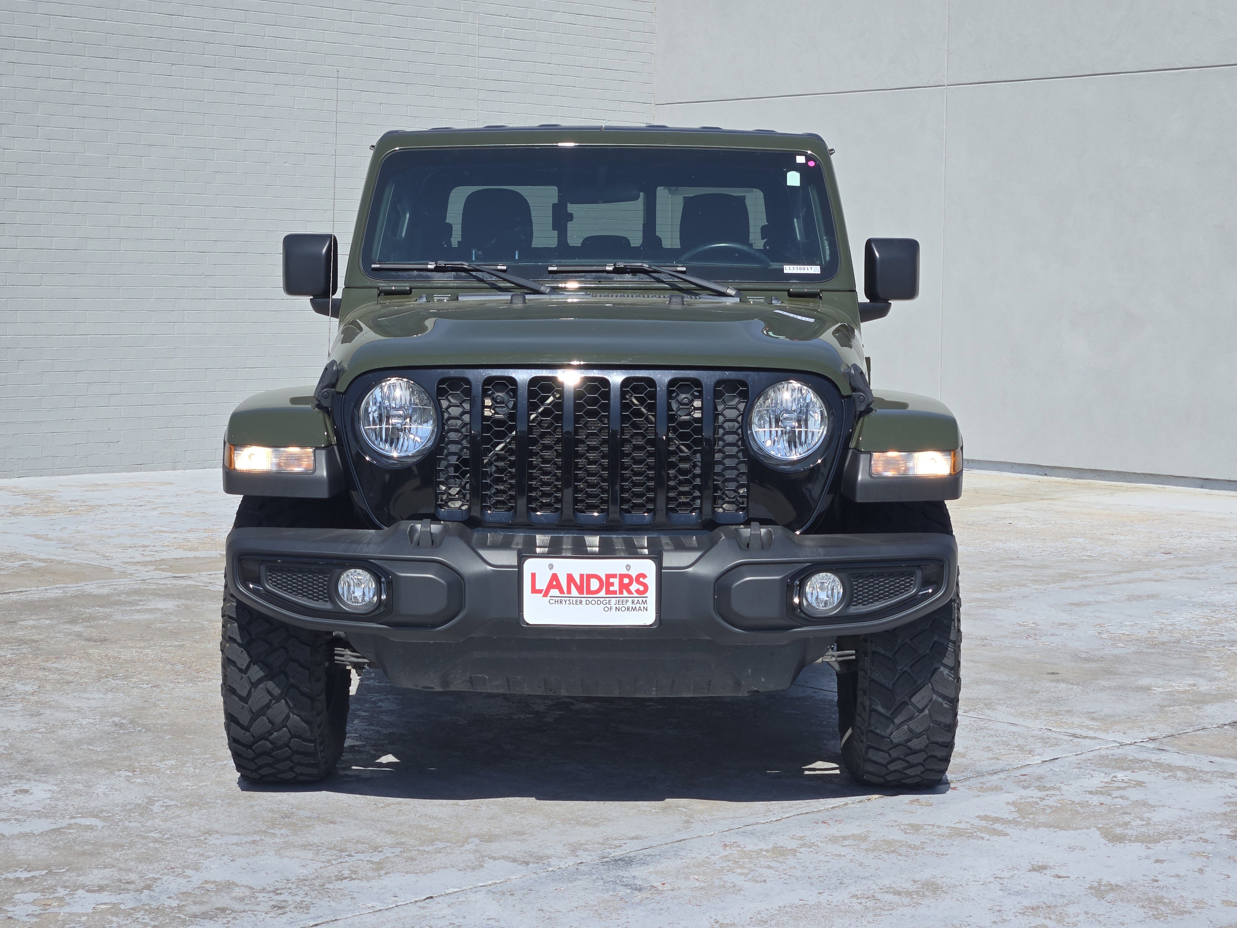 Used 2022 Jeep Gladiator Willys image 3