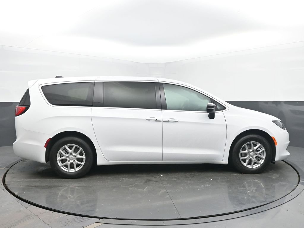New 2026 Chrysler Voyager LX FWD image 6