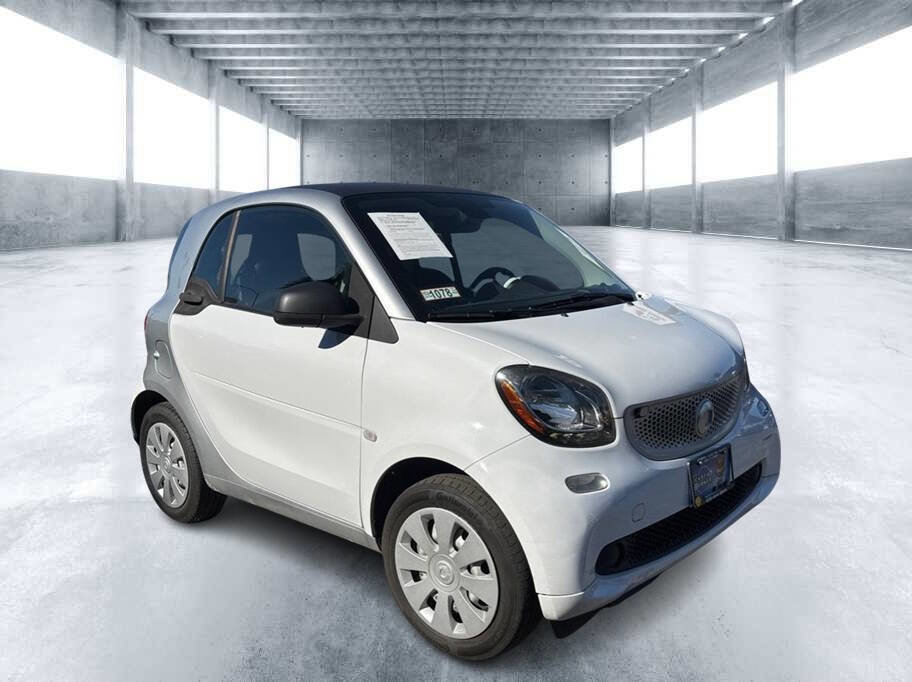 Used 2016 smart fortwo pure RWD image 1