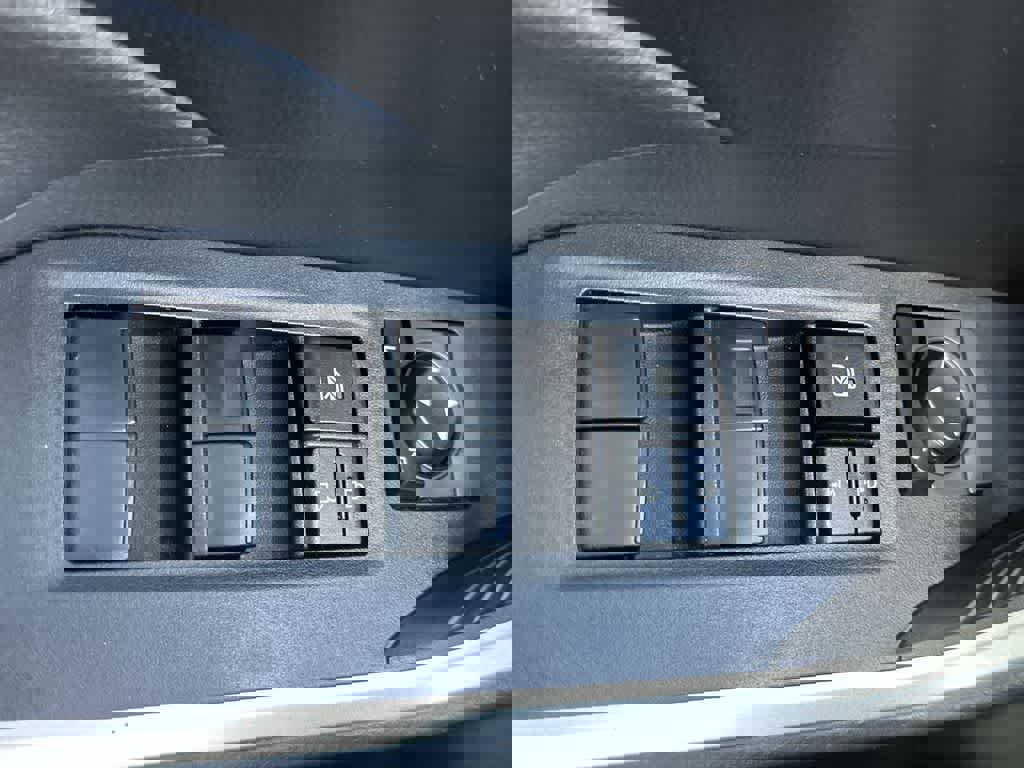 Used 2023 Toyota RAV4 LE FWD image 17