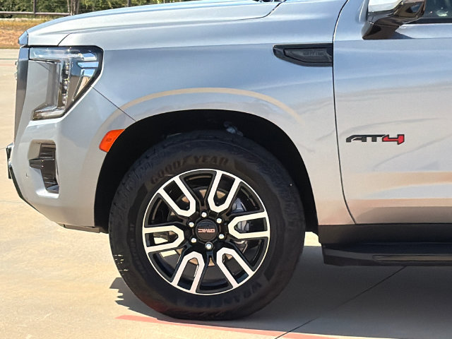 Used 2024 GMC Yukon AT4 w/ Technology Package AWD/4WD image 5