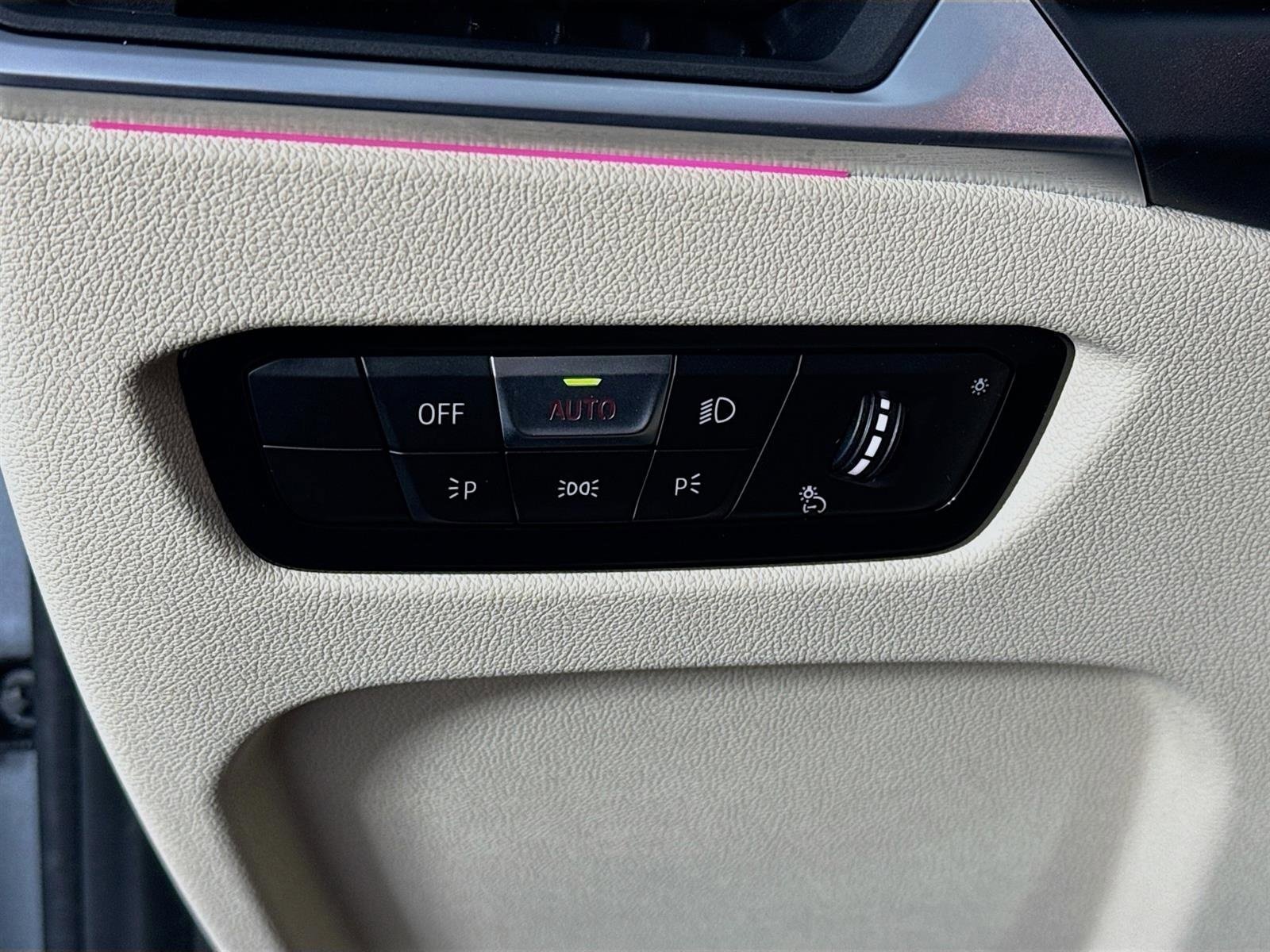 Used 2024 BMW 330i Sedan w/ Premium Package image 11