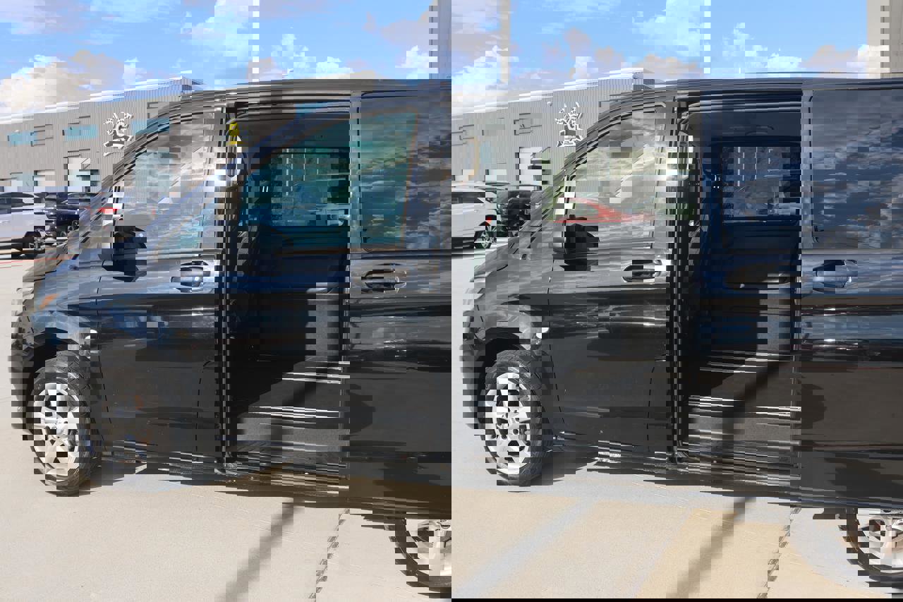Used 2018 Mercedes-Benz Metris Passenger image 17