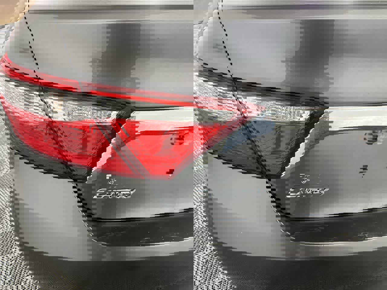 Used 2015 Toyota Camry SE image 11