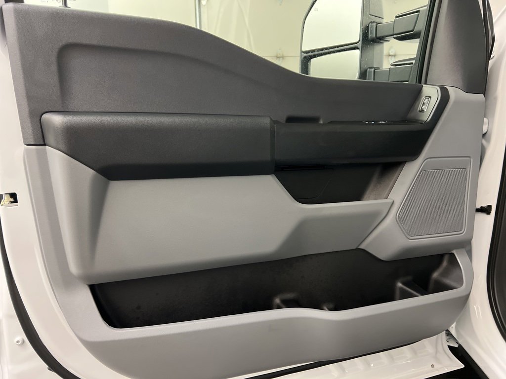 New 2026 Ford F550 4x4 Regular Cab Super Duty image 26