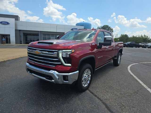 Used 2025 Chevrolet Silverado 2500 LTZ w/ LTZ Premium Package AWD/4WD image 7