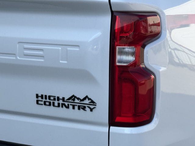 Used 2023 Chevrolet Silverado 1500 High Country w/ Technology Package AWD/4WD image 7