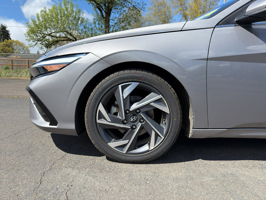 Used 2024 Hyundai Elantra Limited image 6